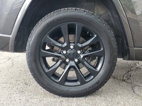 Used 2020 Jeep Grand Cherokee Altitude image 5