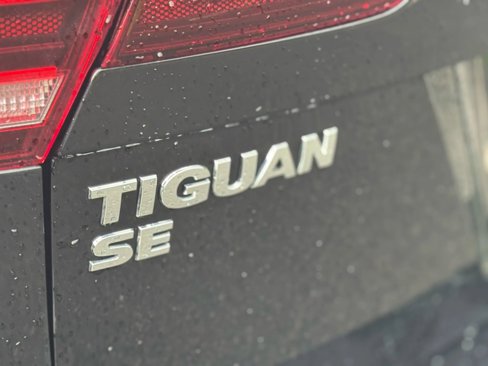 Used 2018 Volkswagen Tiguan SE w/ 3rd Row Seat Package image 10