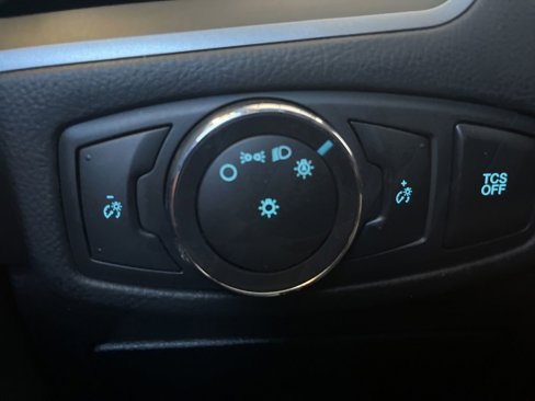 Used 2020 Ford Edge SE image 18