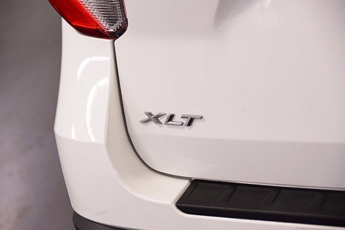 Used 2022 Ford Explorer XLT w/ Equipment Group 202A image 12