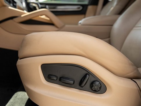Certified 2022 Porsche Cayenne Platinum Edition image 20