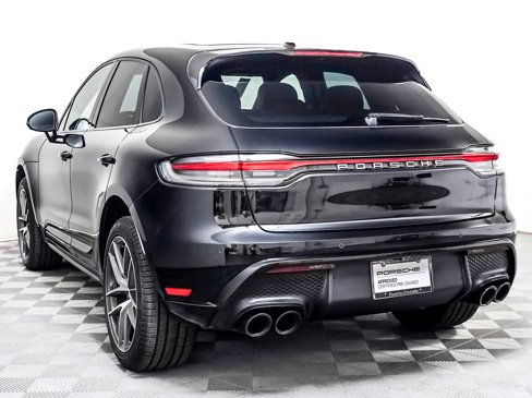 Certified 2024 Porsche Macan image 3