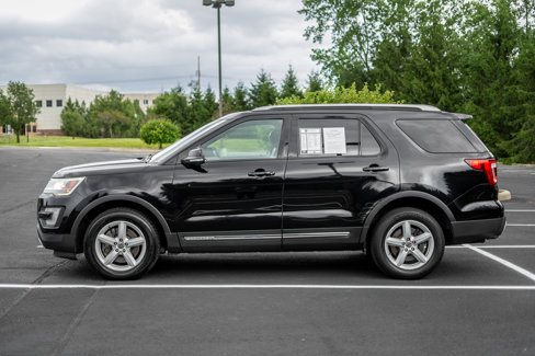 Used 2017 Ford Explorer XLT w/ Equipment Group 202A image 8