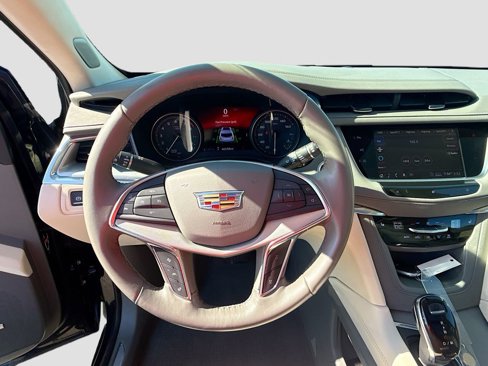 Used 2020 Cadillac XT5 Premium Luxury image 11