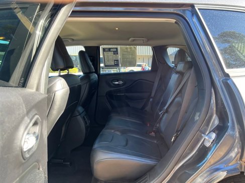 Used 2023 Jeep Cherokee Altitude Lux image 17