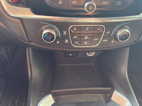 Used 2018 Chevrolet Traverse LT image 20