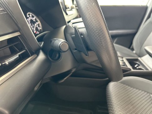 Used 2024 Mitsubishi Outlander ES image 32