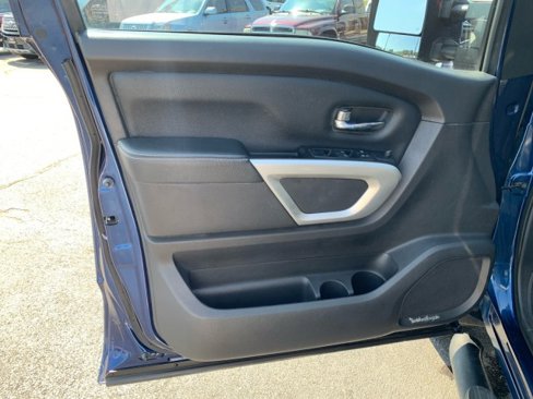 Used 2018 Nissan Titan PRO-4X w/ Pro-4x Utility Package image 9