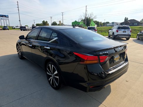 Used 2019 Nissan Altima 2.5 Platinum image 3