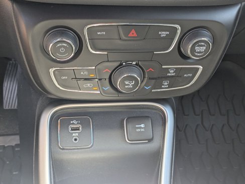 Used 2021 Jeep Compass Latitude image 23