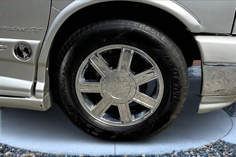 Used 2010 Chevrolet Express 1500 AWD w/ Preferred Equipment Group image 8