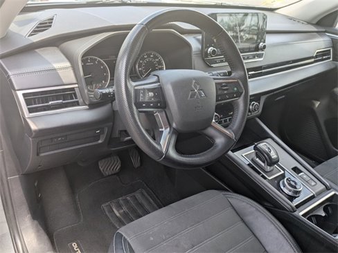 Used 2023 Mitsubishi Outlander SE image 10