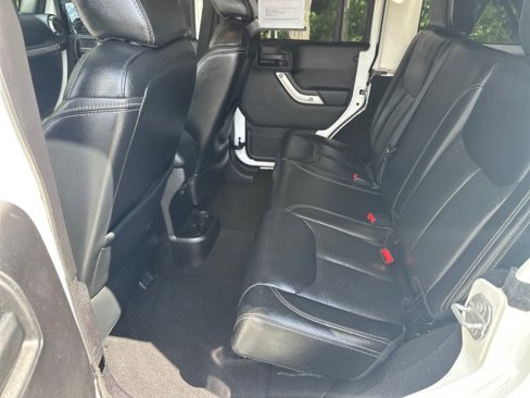 Used 2016 Jeep Wrangler Unlimited Sahara w/ Connectivity Group image 19