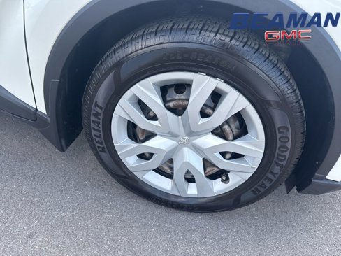 Used 2020 Toyota C-HR LE image 31