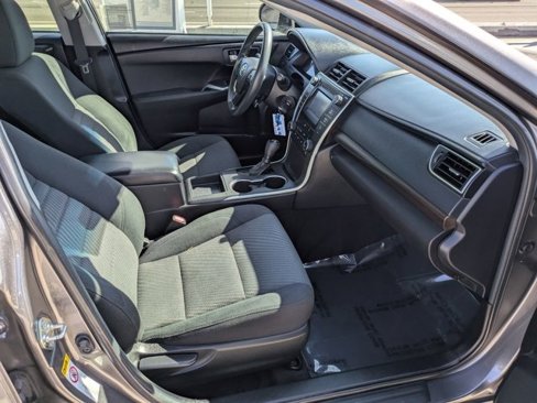 Used 2017 Toyota Camry LE image 5