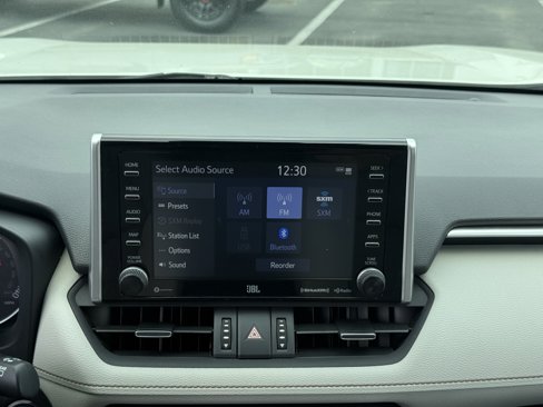 Used 2021 Toyota RAV4 XLE Premium image 31