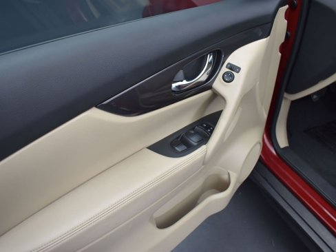 Used 2019 Nissan Rogue SV image 11