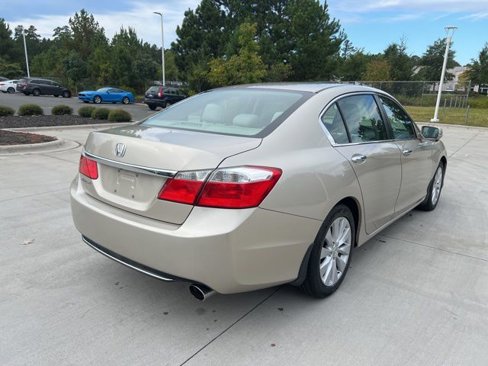Used 2013 Honda Accord EX image 9
