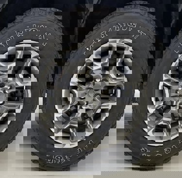 Used 2022 Jeep Cherokee Trailhawk image 15