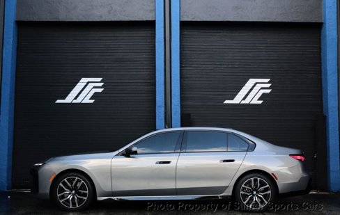 Used 2023 BMW 760i xDrive w/ Executive Package image 2