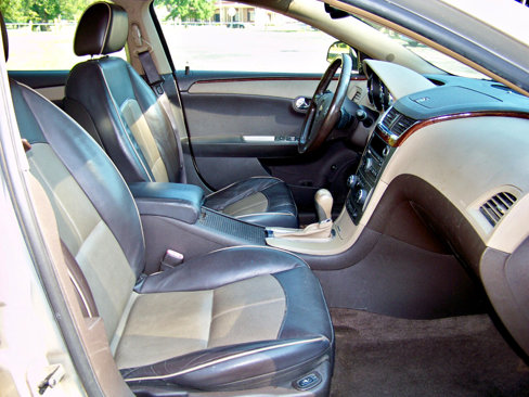 Used 2009 Chevrolet Malibu LTZ image 40
