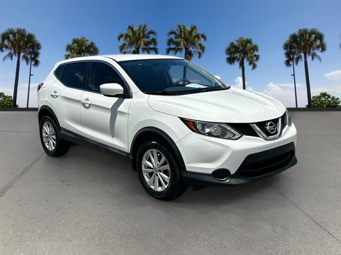 Certified 2017 Nissan Rogue Sport S image 3