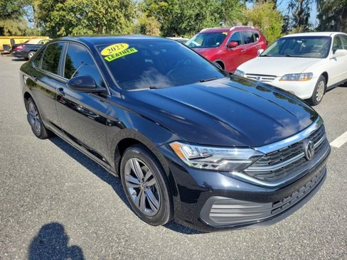Used 2023 Volkswagen Jetta SE image 8