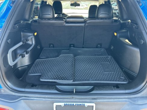Used 2017 Jeep Cherokee Trailhawk w/ Cold Weather Group image 11