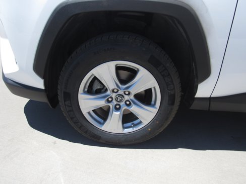 Used 2019 Toyota RAV4 XLE image 4