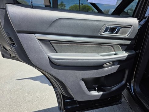 Used 2019 Ford Explorer XLT w/ Equipment Group 202A image 12