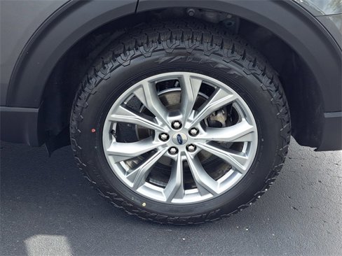 Used 2020 Ford Explorer XLT w/ Equipment Group 202A image 5