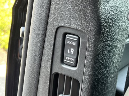 Used 2023 Honda Odyssey Sport image 32