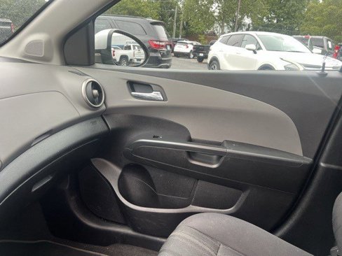 Used 2016 Chevrolet Sonic LT image 17