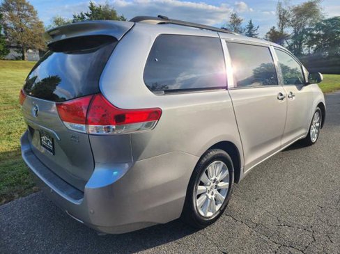 Used 2012 Toyota Sienna XLE image 6