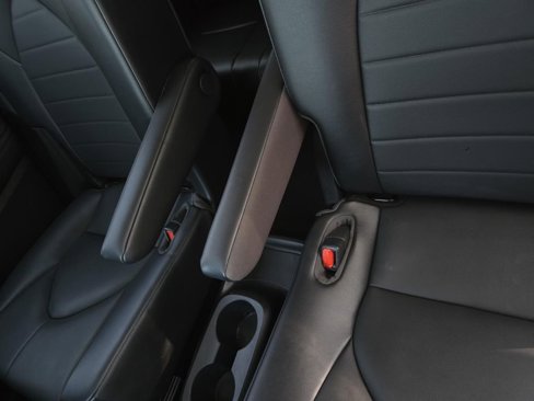 Used 2021 Toyota Highlander XLE image 15