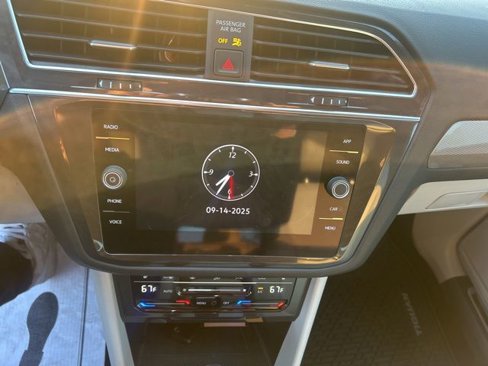 Used 2022 Volkswagen Tiguan SE R-Line image 13