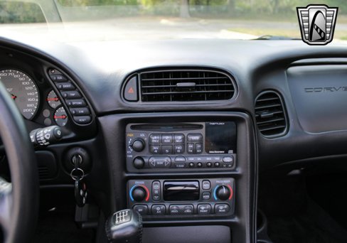 Used 2001 Chevrolet Corvette Convertible w/ Preferred Equipment Group2 image 23
