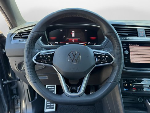 Used 2024 Volkswagen Tiguan SE R-Line image 12