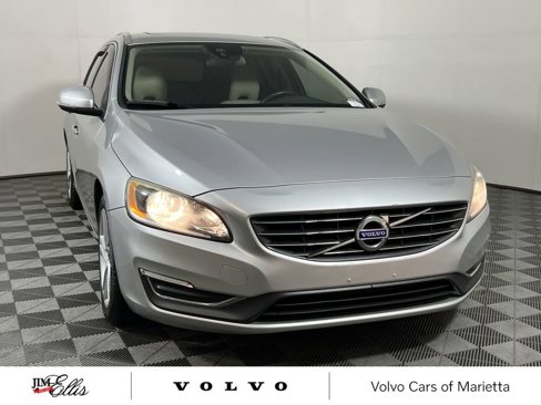 Used 2015 Volvo V60 T5 Platinum image 4