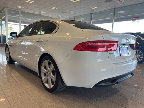 Used 2017 Jaguar XE Premium image 12