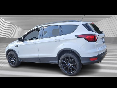 Used 2019 Ford Escape SE image 3