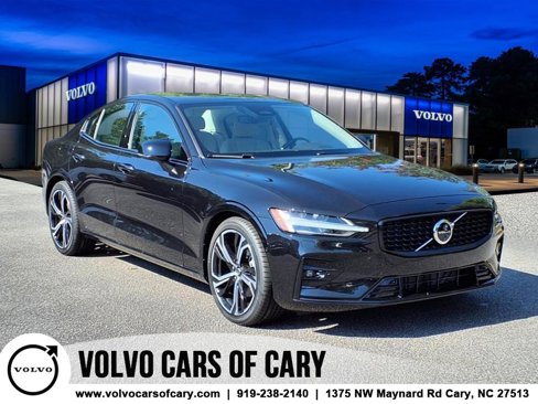 Used 2025 Volvo S60 B5 Plus image 1