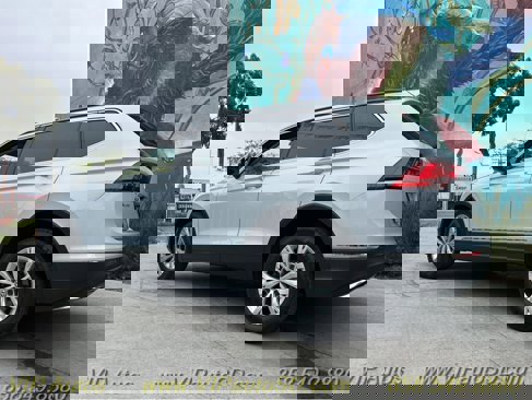 Used 2018 Volkswagen Tiguan SE image 3