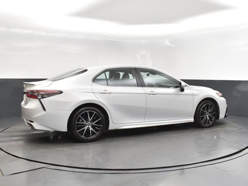 Used 2024 Toyota Camry SE image 8
