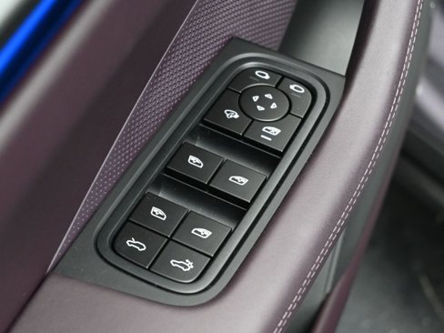 Certified 2024 Porsche Macan 4 Electric image 9