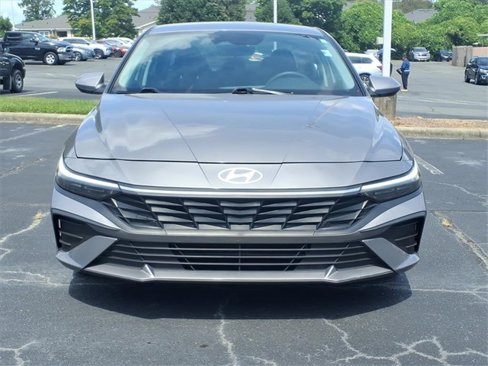 Used 2024 Hyundai Elantra SEL image 2