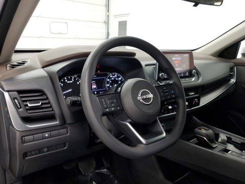 Used 2023 Nissan Rogue SV image 18