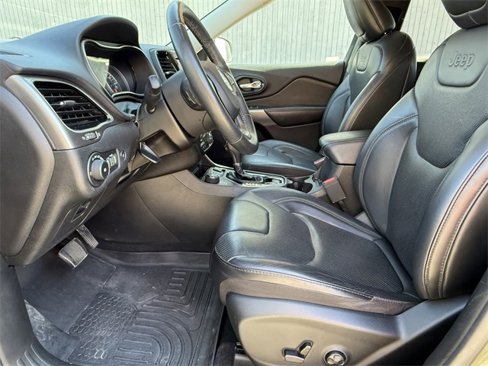 Used 2019 Jeep Cherokee Limited image 17
