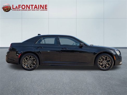 Used 2016 Chrysler 300 S image 6