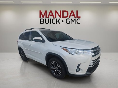 Used 2017 Toyota Highlander Plus image 2